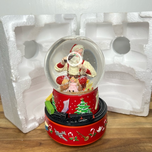 Vintage Hallmark Coca Cola Santa Snow Globe in Box with musical train! - Picture 4 of 8